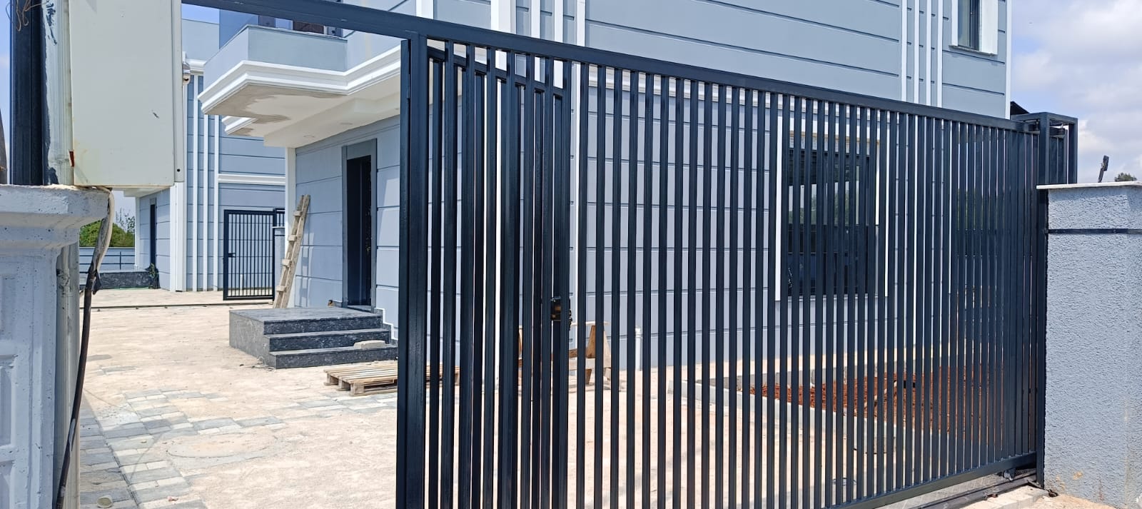 Ferforje Raylı Kapı